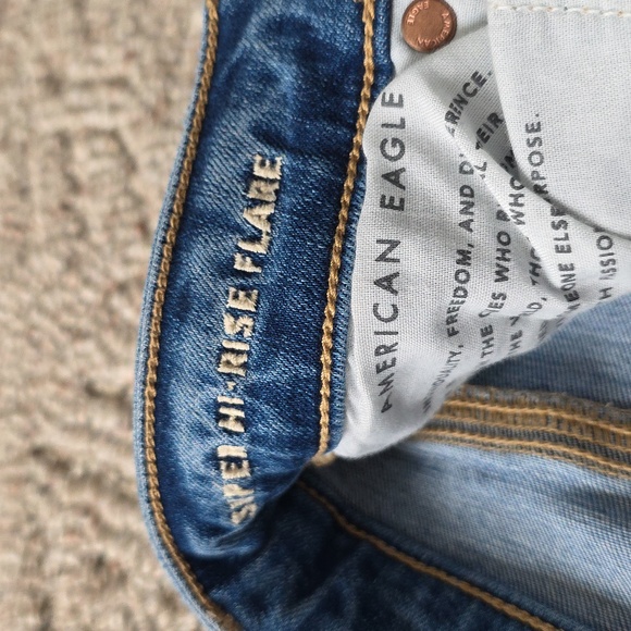 American Eagle Super Hi Rise Flare Jeans Size 2 X-Long Distressed - Picture 5 of 9